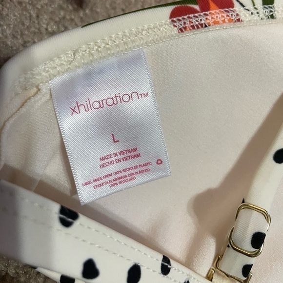 Xhilaration cream Floral Bikini Top Size Large - Picture 4 of 4